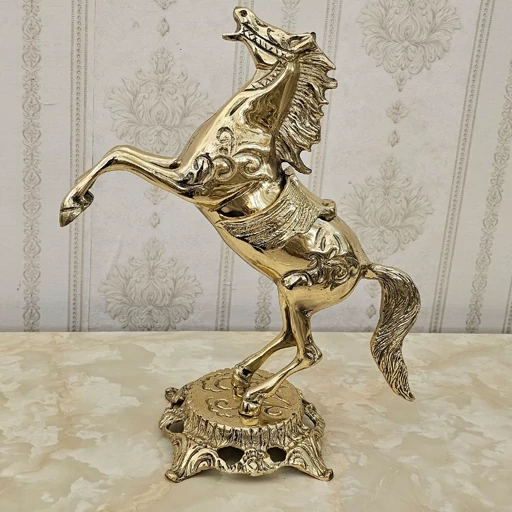 اسب ایستاده برنجی